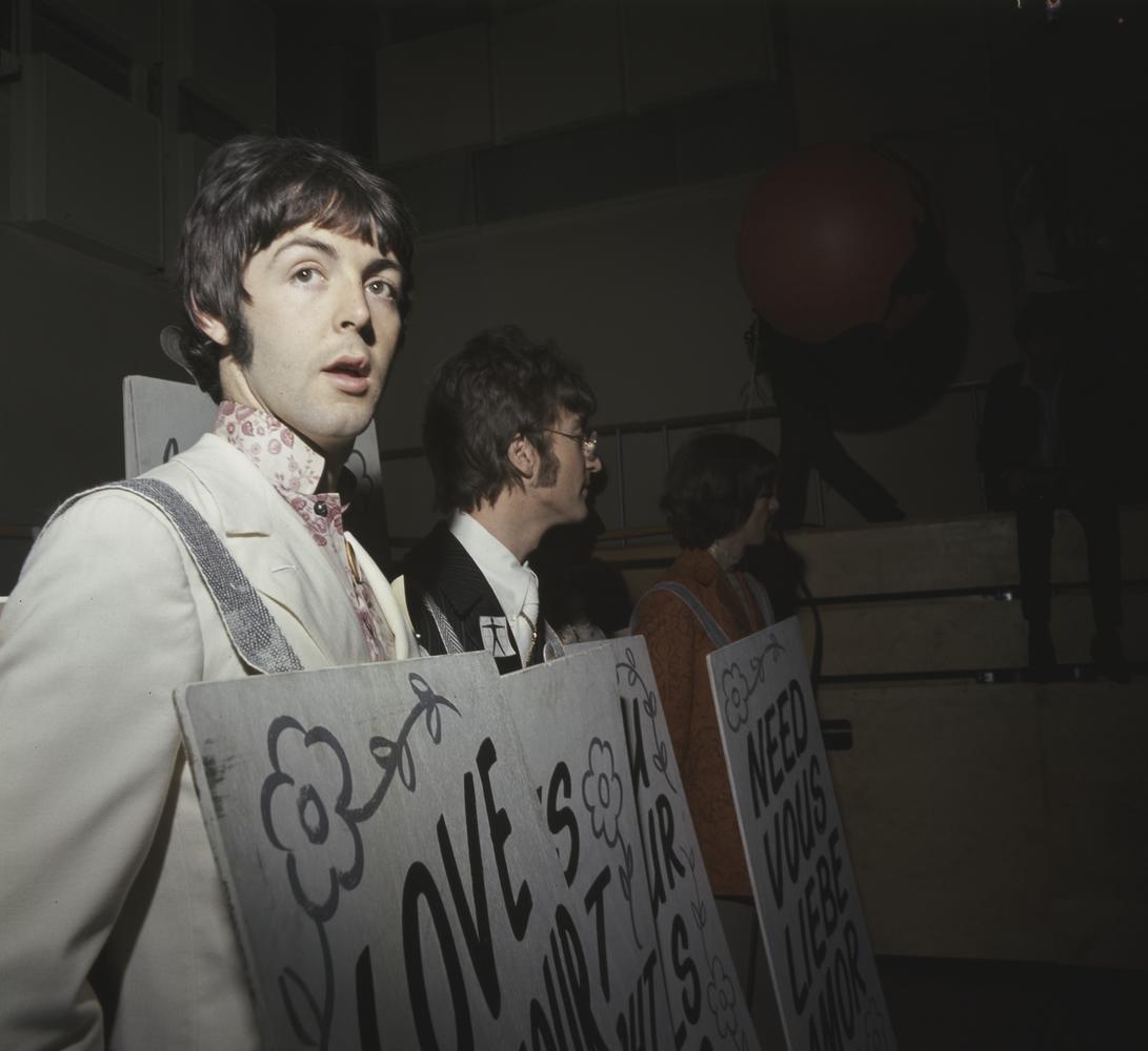 THE BEATLES - Paul McCartney, John Lennon, George harrison