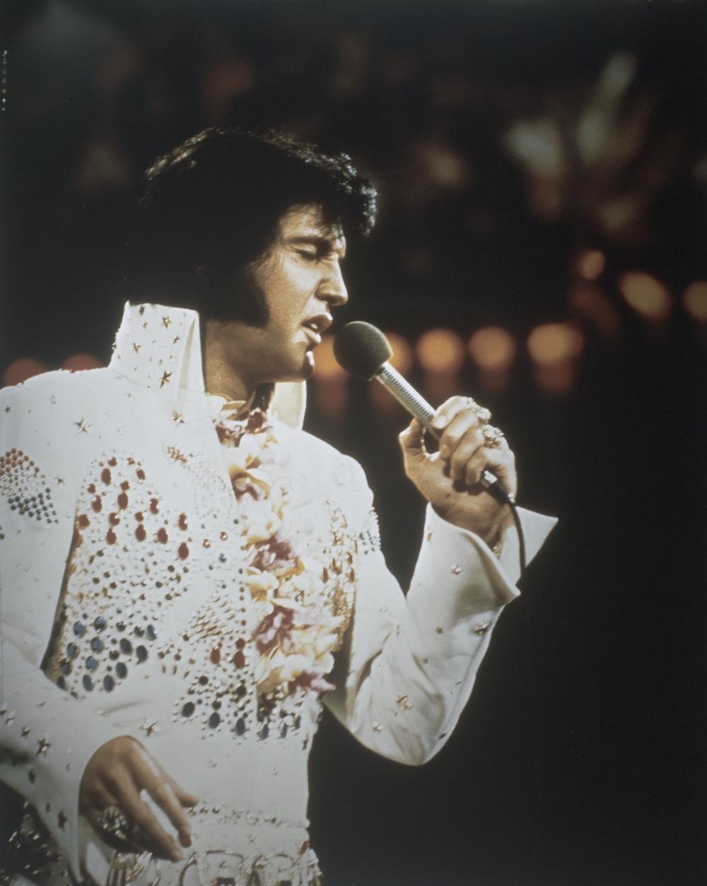 ELVIS IN CONCERT - Elvis Presley