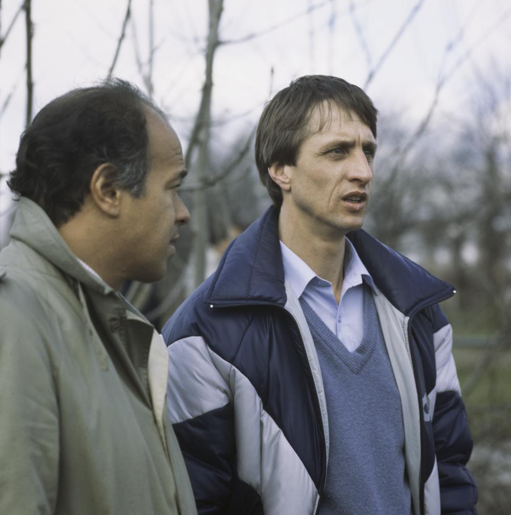 REMMERS ONTMOET - Henri Remmers; Johan Cruyff
