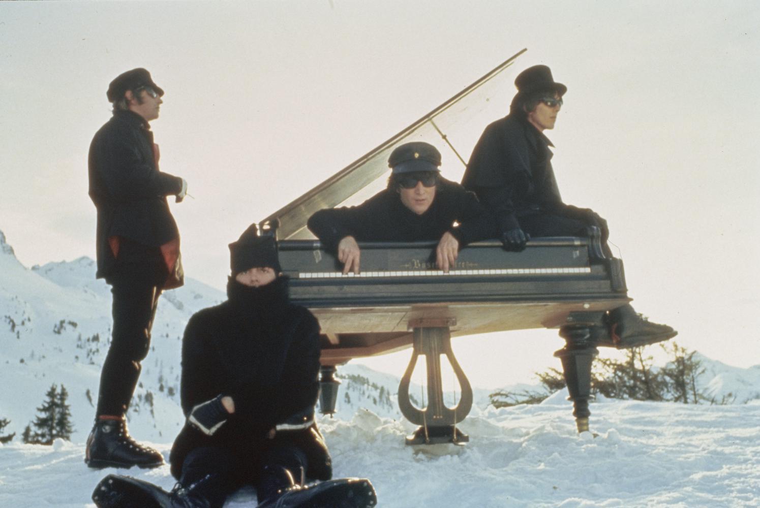 HELP - John Lennon; Paul McCartbey; Ringo Star; George Harrison